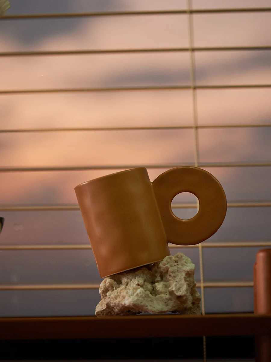 Nordic Ceramic Mug Simple Large Handle Niche Coffee Cup for Office Home Couple Breakfast Milk Cup Kitchen Drinkware Ins Y251125