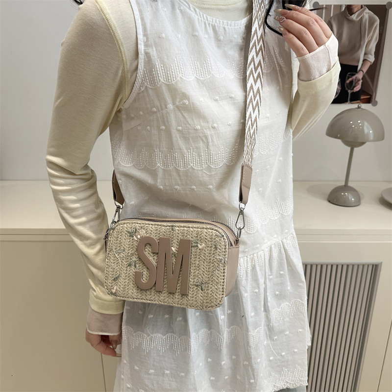 New Free Delivery Designer Shoes By 2025 Summer Grass For Women New Style Fresh Lace Flower Woven Small Square Versatile Single Shoulder Crossbody Bag