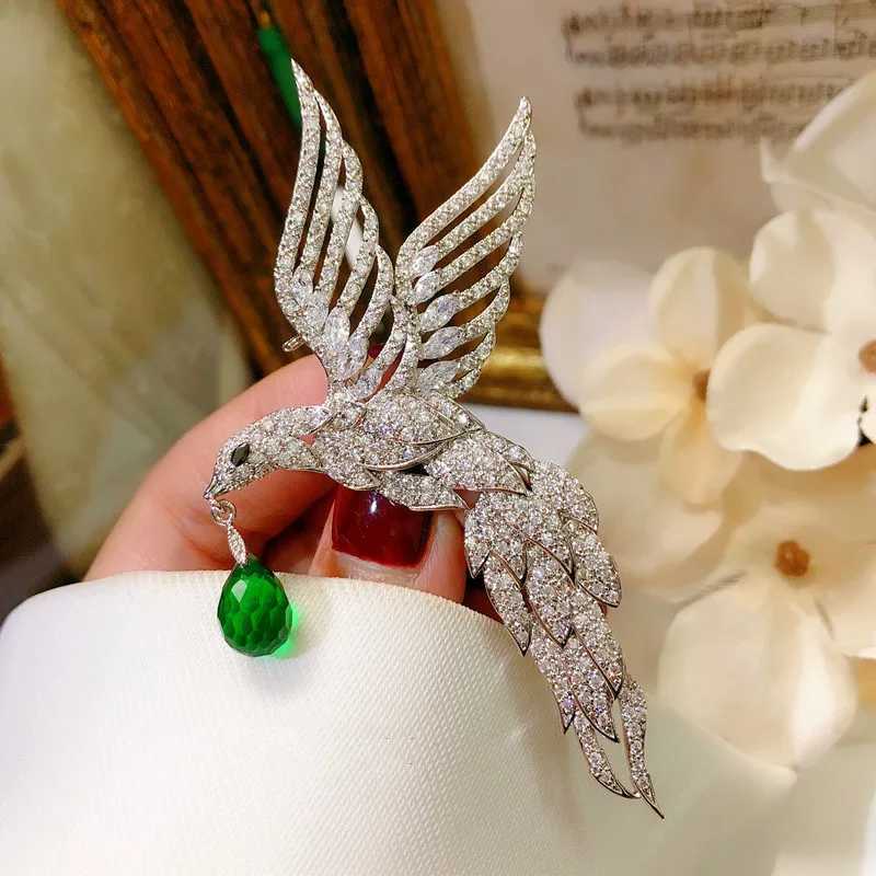 Womens Brooch Luxury Jewelry Animal Vintage Style Sweater Scarf Created Emerald Green High Quality Brooch Decorate Party Gifts J251125