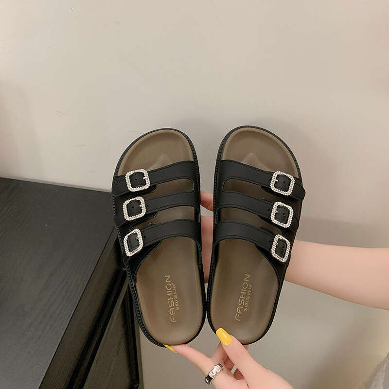 One string cool wear, new style spring and summer 2025, internet famous thick soled Boken outdoor leisure beach slippers for women