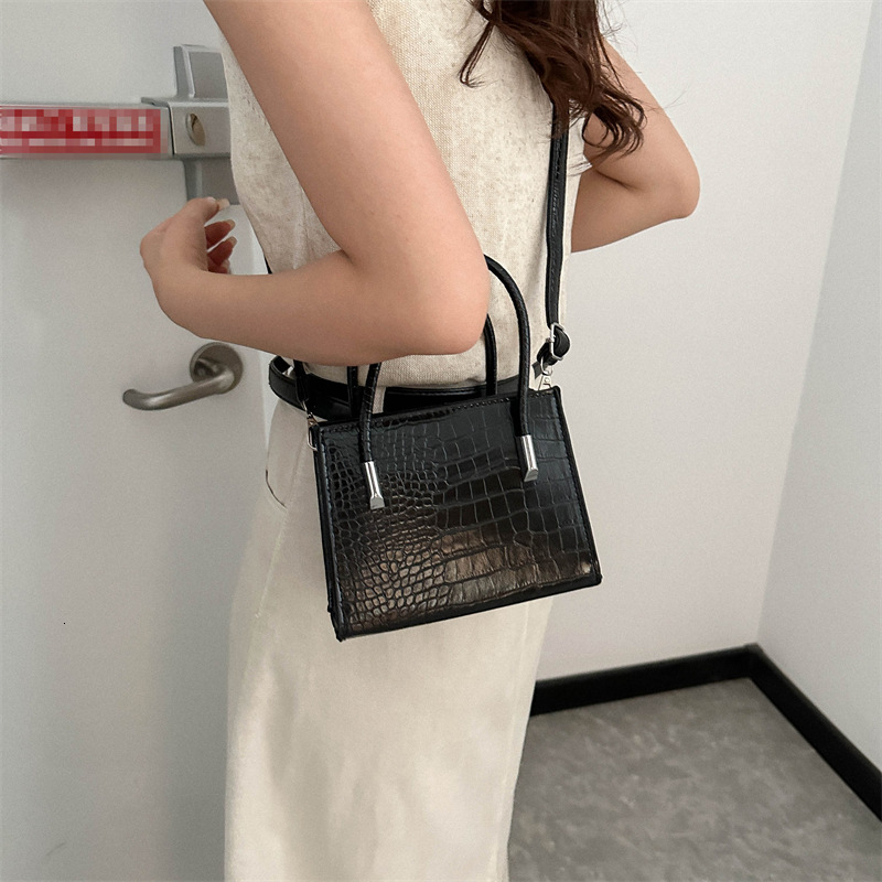 2025 New Designer Bag Free Delivery Shoes By Minimalist For Women's 2023 Summer Trend Shoulder Casual Crossbody Fashion Small Square Bag