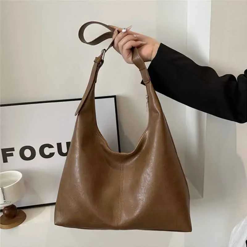 Fashion Korean version large capacity single horizontal bag womens handbag simple casual Communicating PU leather shoulder bag W250425