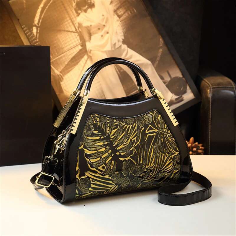 Spring new patent leather crocodile-print mother's handbag banquet dress large-capacity one-shoulder cross-body women's bag