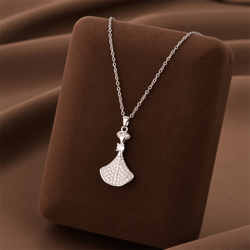 clover necklaces designer necklace moissanite chain jewelry American diamond necklace luxurious personality high-quality cross necklace high-end Cuban