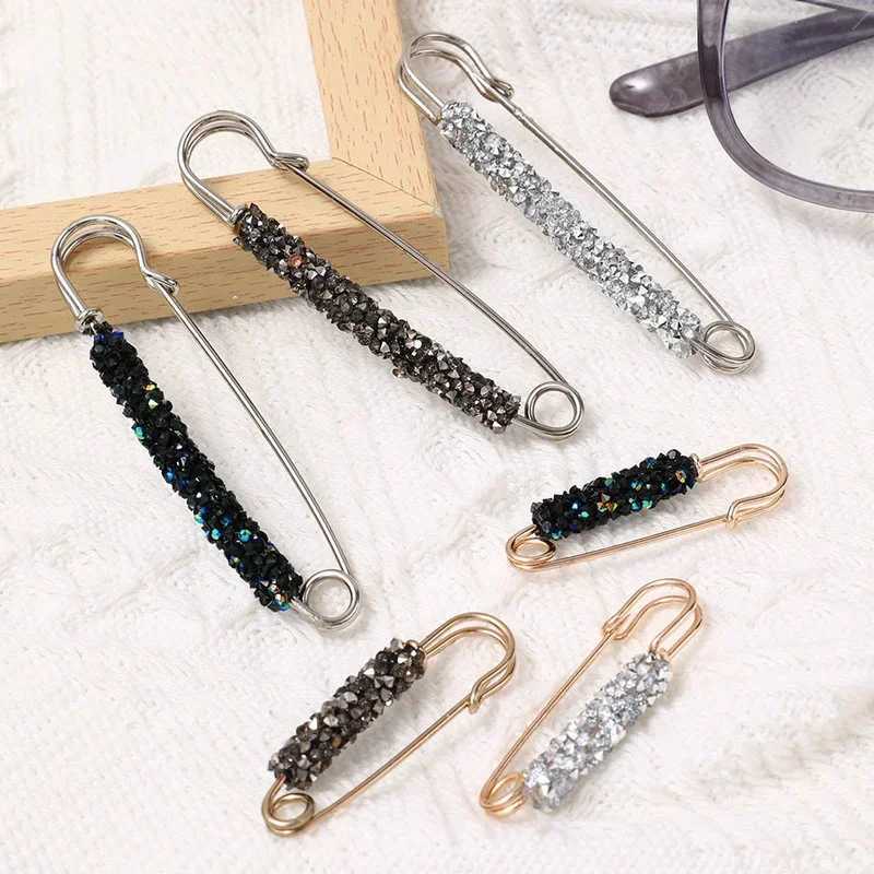 Crystal Brooches Waist Buckle Cardigan Jeans Anti-fade Brooch Pins Women Sweater Coat Anti Fall Pearls Clothes Pin Decoration J251125