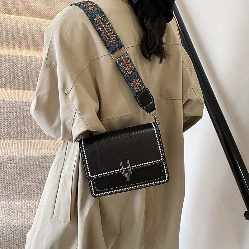 New Free Delivery Designer Shoes By 2025 Autumn Shoulder Crossbody Popular This Year, Niche Design Women's 2024 New Small Square Bag