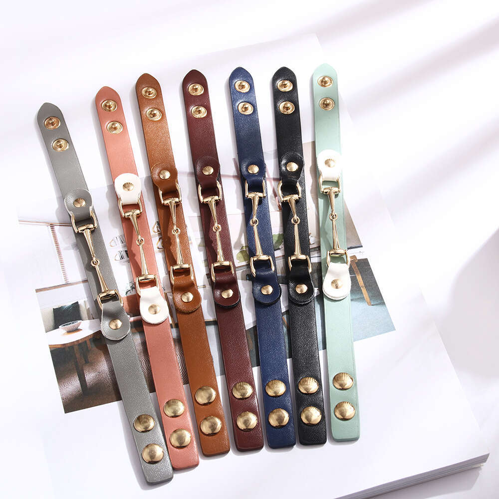 Temu alloy bracelet is fashionable minimalist. Bracelet can be adjusted with a horseshoe buckle, making it versatile and luxurious for women