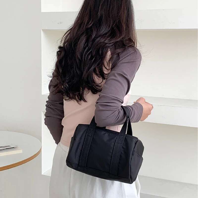 Designer Bag Sier Nylon Single Crossbody Summer Women's Casual Shoulder Tote Bag Cylinder Versatile Highend Fashionable Niche Handbag