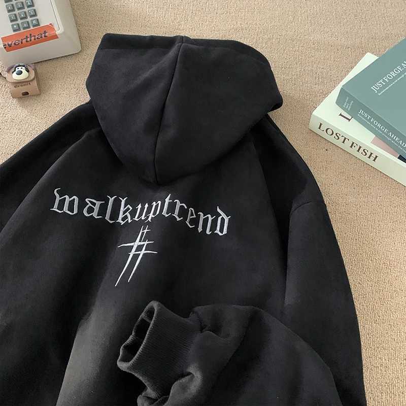 Mens suede hooded sweatshirt for autumn and winter American retro college style hooded sweatshirt fashionable street trend clothing M250425
