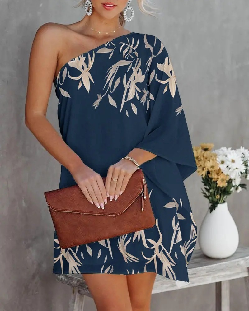 Spring / summer 2022 new positioning print gradient one shoulder casual dress