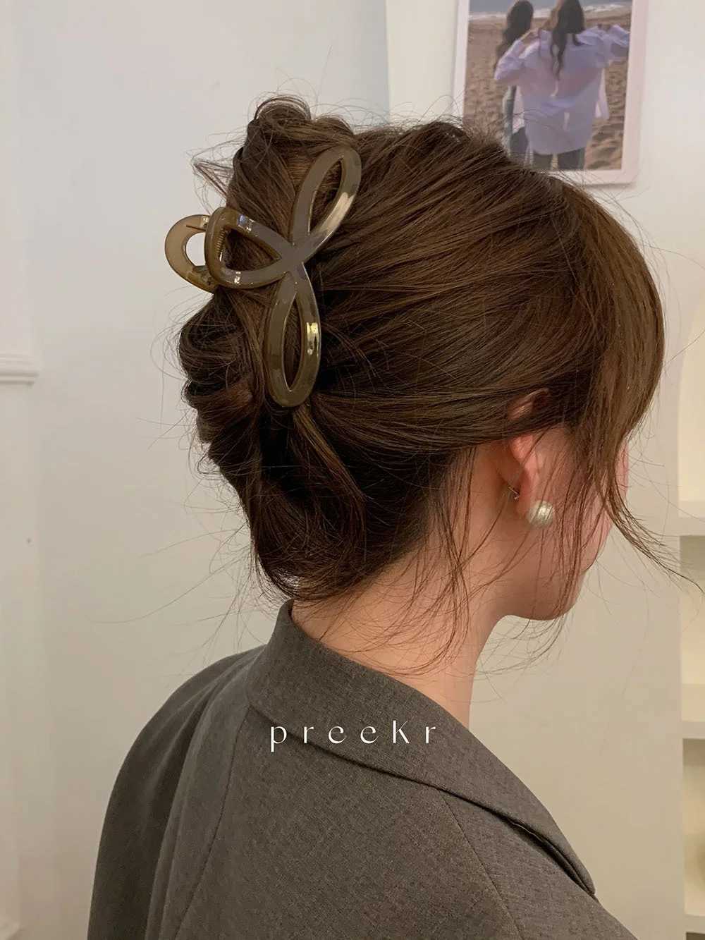 Elegant bow shark clip fashionable back of the head hair clip retro ponytail fixed female hair clip simple hollow geometric hair clipT250425