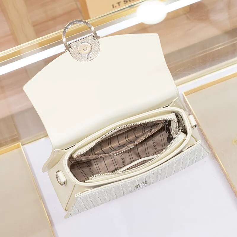 Women's 2024 New Autumn And Winter Brand Shoulder Crossbody Bag, High-End Texture, Light Designer Handbag