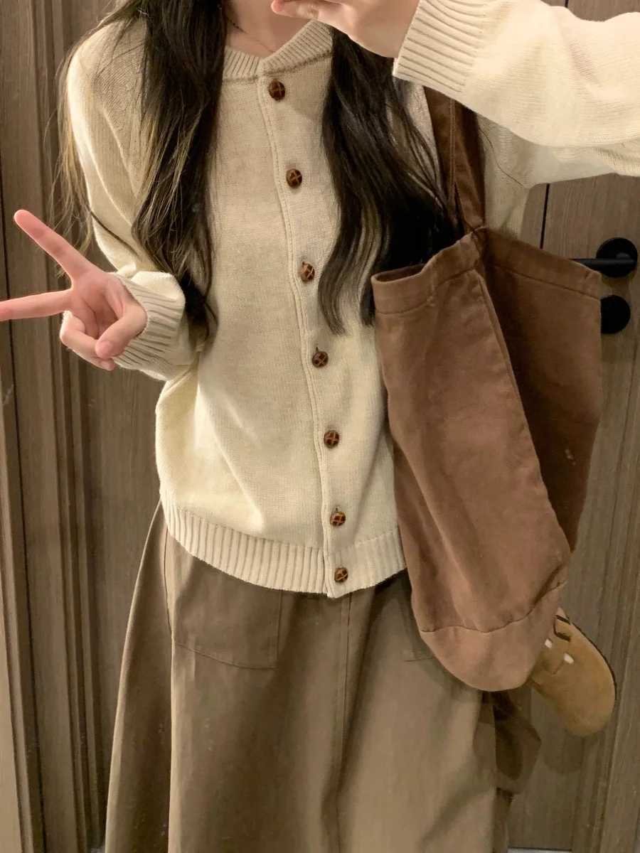 Gentle Wind Knitted… - image