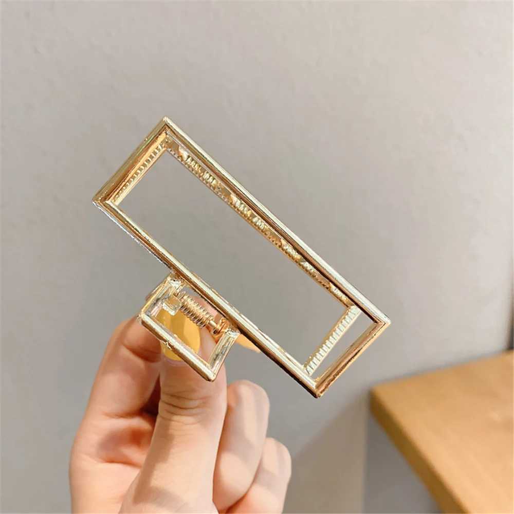 Metal hair claw crab clip suitable for girls Korean anti slip large geometric bucket shark clip hair clip pearl hair accessoriesT250425