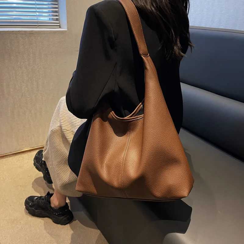 Fashion Texture Womens Composite Bag Spring/Summer New Collection Solid Color Simple Large Capacity Womens Single Shoulder Bottom Bag W250425