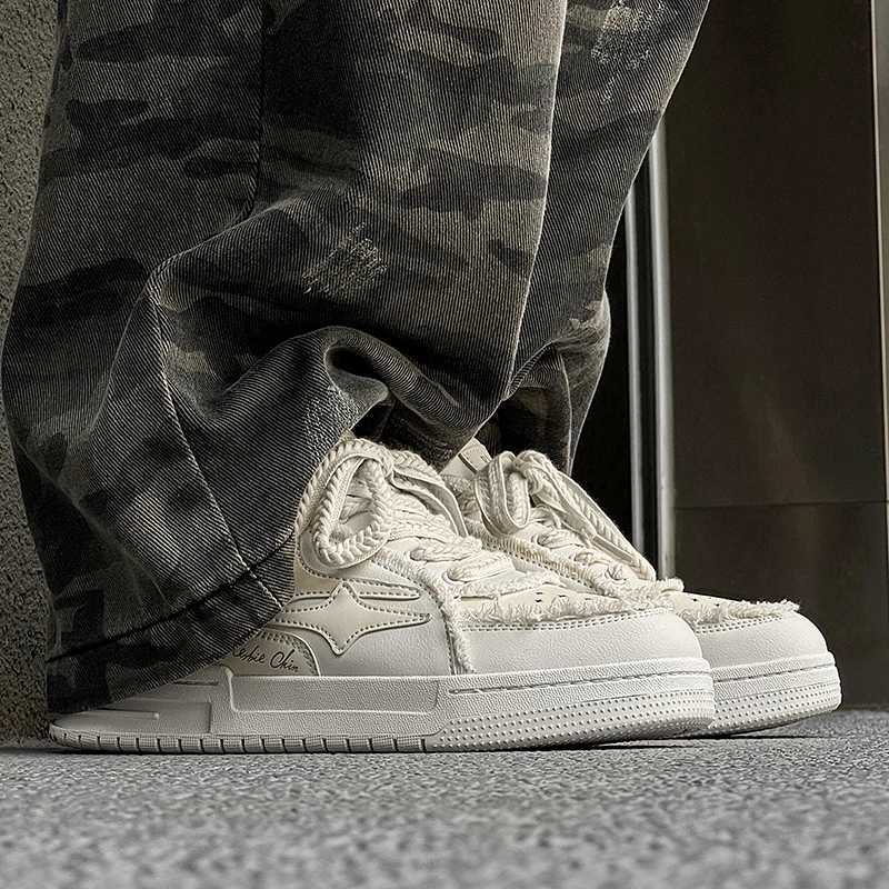 Mens Shoes 2025 New Winter Leather Casual Versatile White Shoes Youth Soft-Soled Height-Increasing Sports Sneakers Y251125