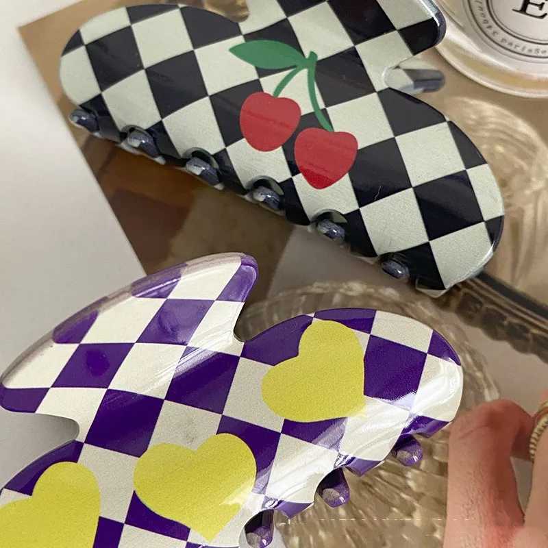 INS acetate chessboard heart-shaped cherry pattern crab hair claw clip suitable for womens casual checkered party hair accessories HeadressT250425