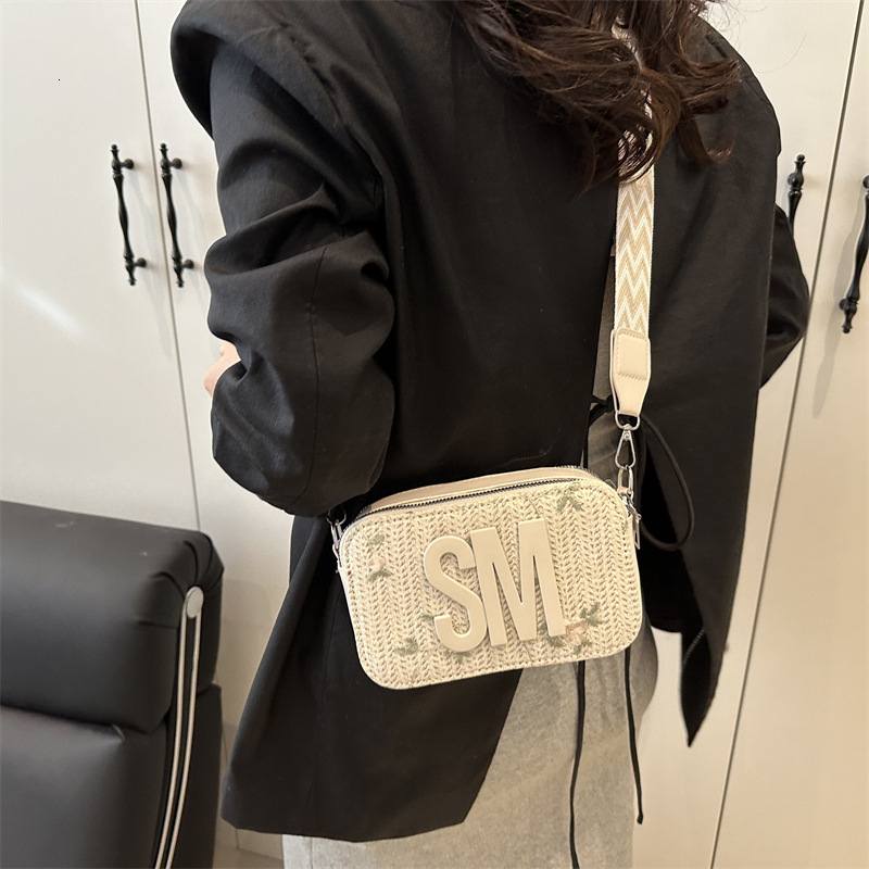New Free Delivery Designer Shoes By 2025 Summer Grass For Women New Style Fresh Lace Flower Woven Small Square Versatile Single Shoulder Crossbody Bag