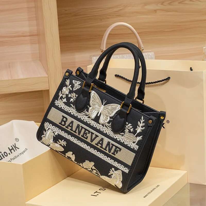 Brand Designer Women's Handbag For Autumn And Winter 2025, New High-End Single Shoulder Crossbody Bag With Large Capacity