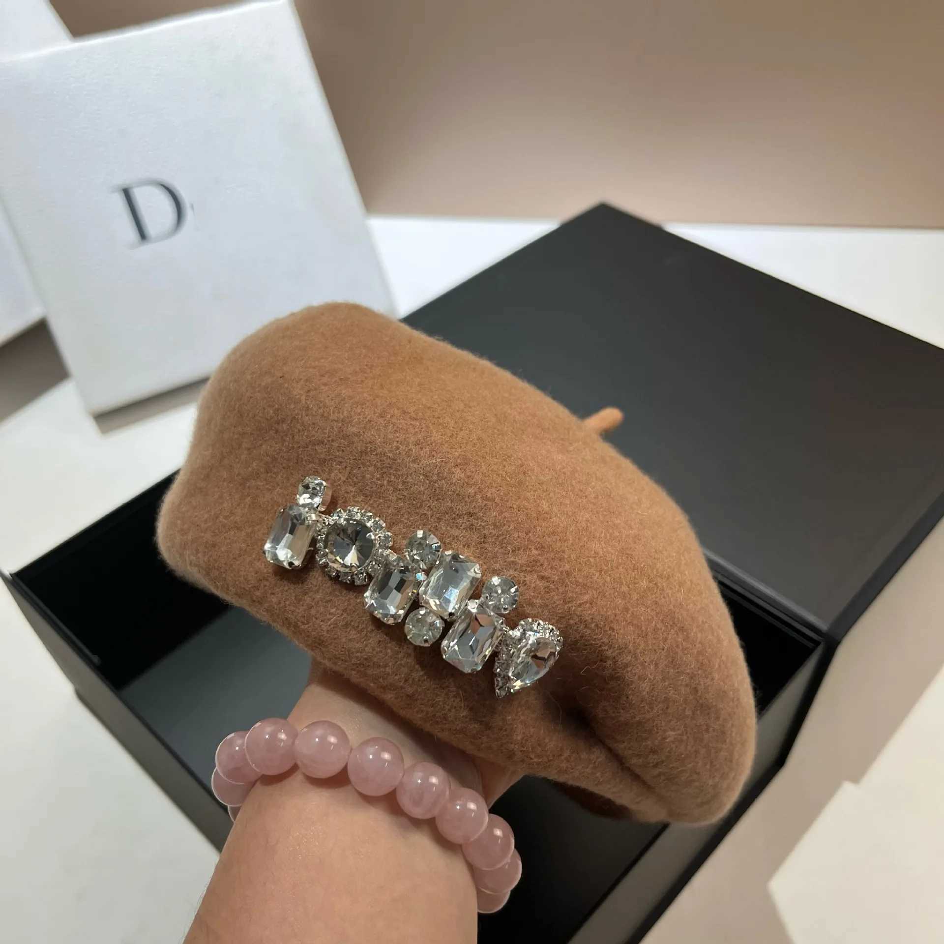 Designer Rhinestones Womens Wool Beret Hat Winter Warm Beanie Versatile Girls Berets Outdoor Lady French Artist Painter Hat J251125