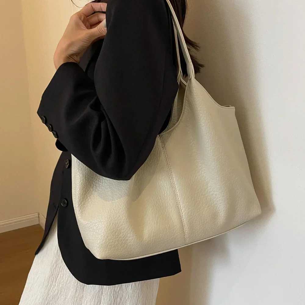 Fashion Retro Womens Leather Handbag 2025 Trend Womens Simple Large Capacity Shoulder Bag Large Solid Color Handbag Wallet W250425