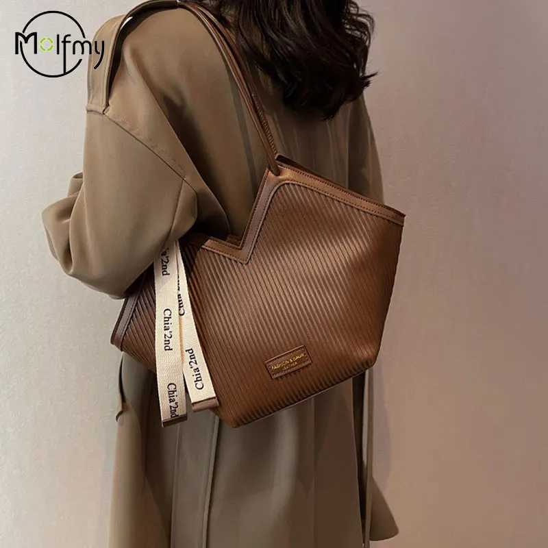 PU Womens Bag Fashion Womens Designer Womens Shoulder Bag Large Capacity Heart shaped Handbag Bolsos De Mujer 2024 Z250425