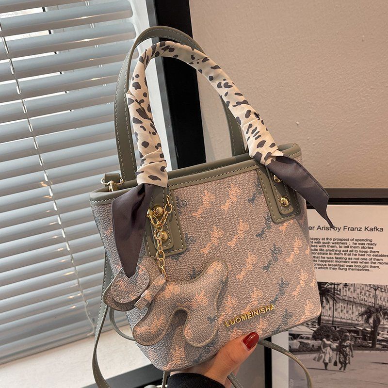 New Free Delivery Designer Shoes By 2025 French High-End Texture Niche Portable Versatile Small For Women's 2022 New Trendy Summer Cross Body Buc