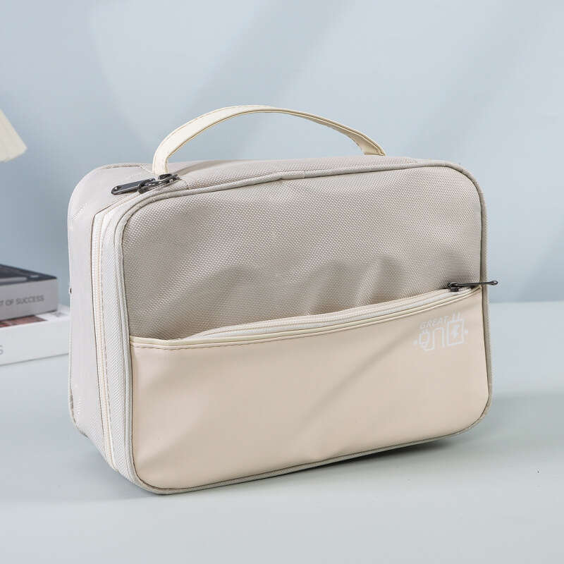 with large capacity high aesthetic value. Cosmetic storage bag, in hand to guard against water washing and rinsing bags. Makeup bag
