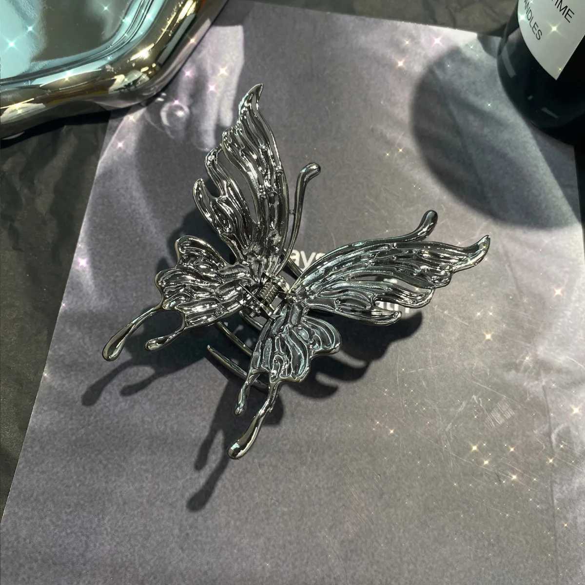 Butterfly hair clip womens temperature 2023 new simple headband metal pleated hair claws personalized hair accessoriesT250425