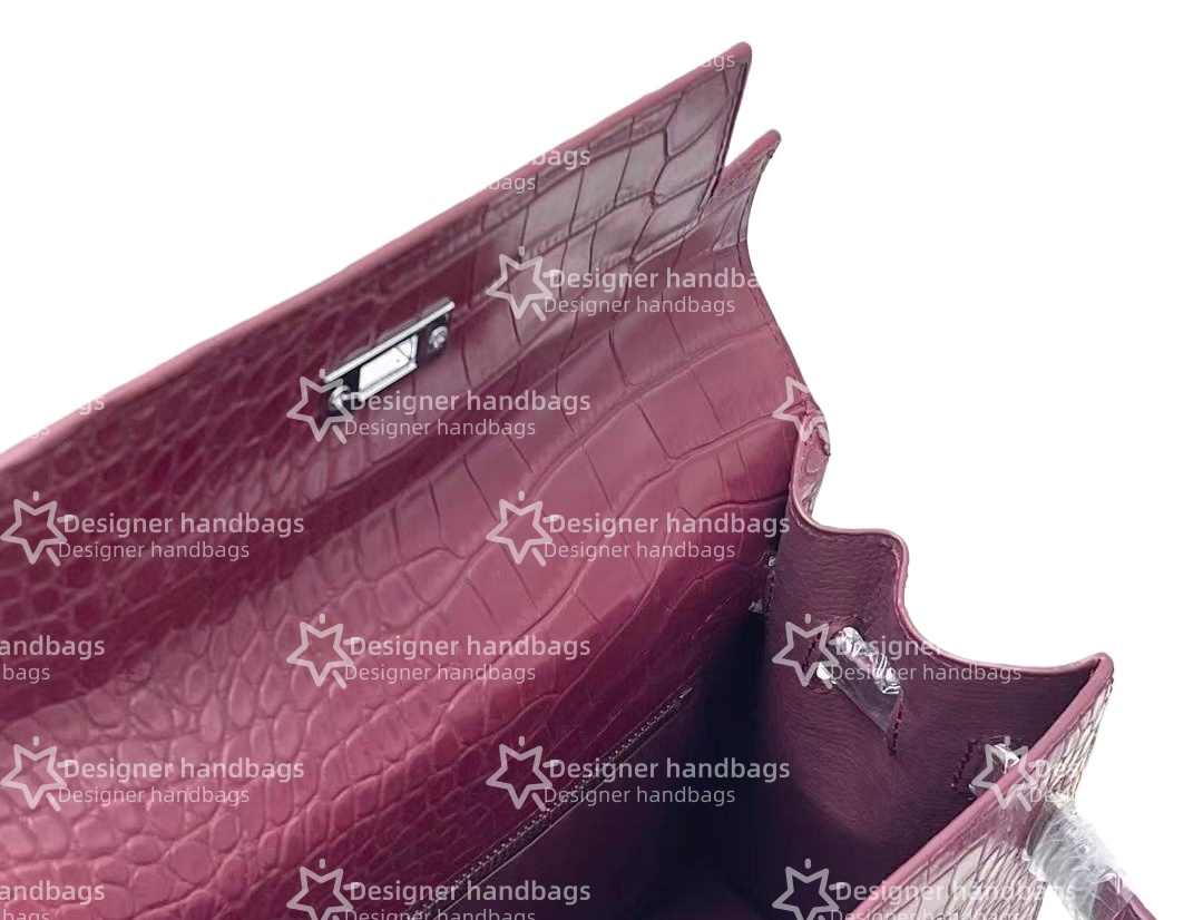 Stylish Companion Handbag Featuring Ample Storage Space Perfect Blend of Elegance & Functionality