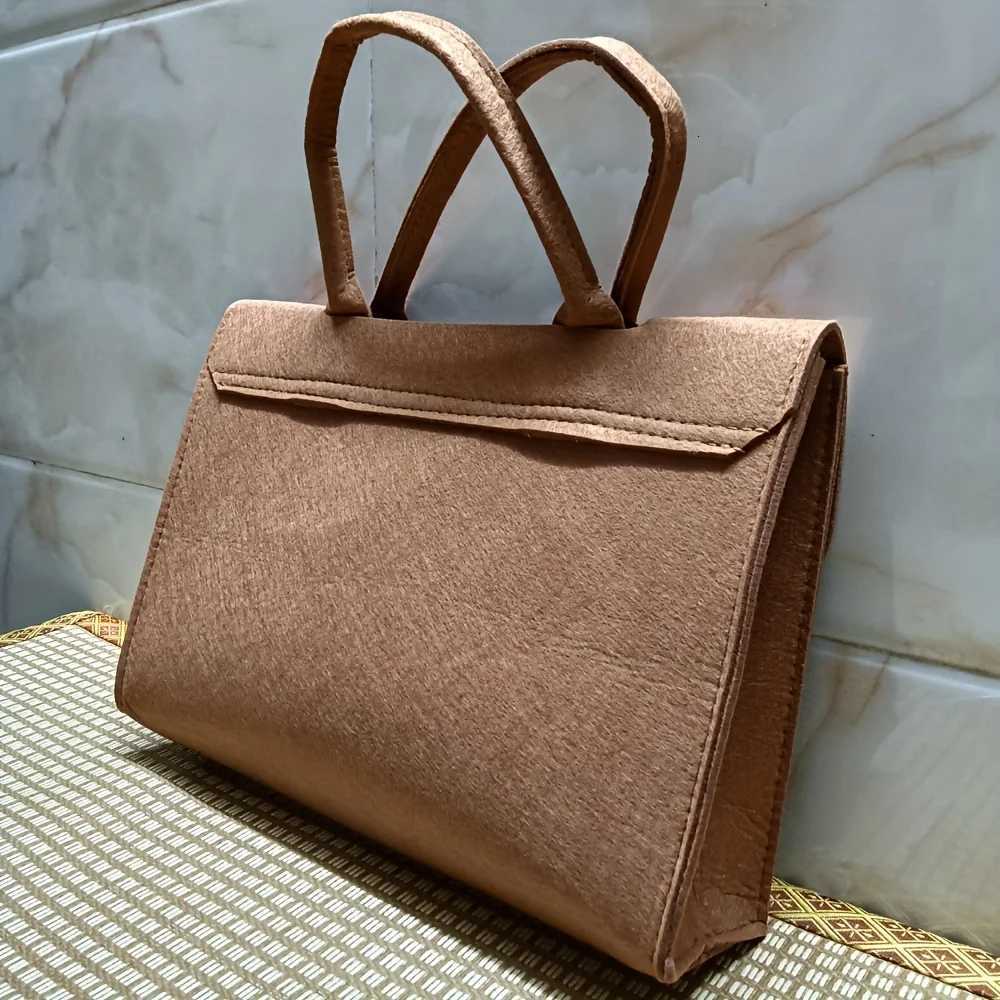 Handheld briefcase fun simple affordable and convenient felt storage bagT251125