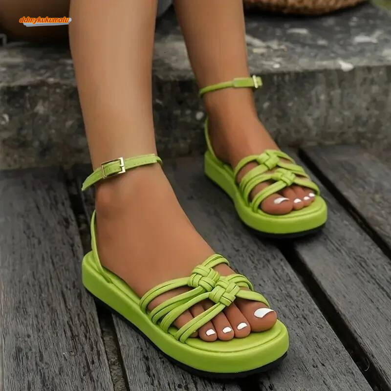 2024 New Summer Round Head Button Strap Thick Sole Women's Large Size Wear Woven Beach Sandals Zapatos Mujer ddmykukumalu