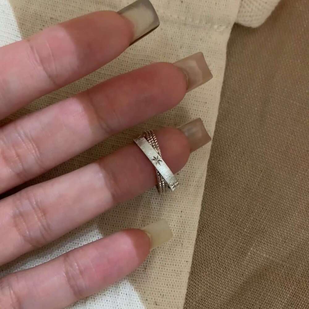 Designer luxury rings Brushed Star Cross for Women Vintage Old Money Style Retro Light Luxury High End Eight Pointed Ring