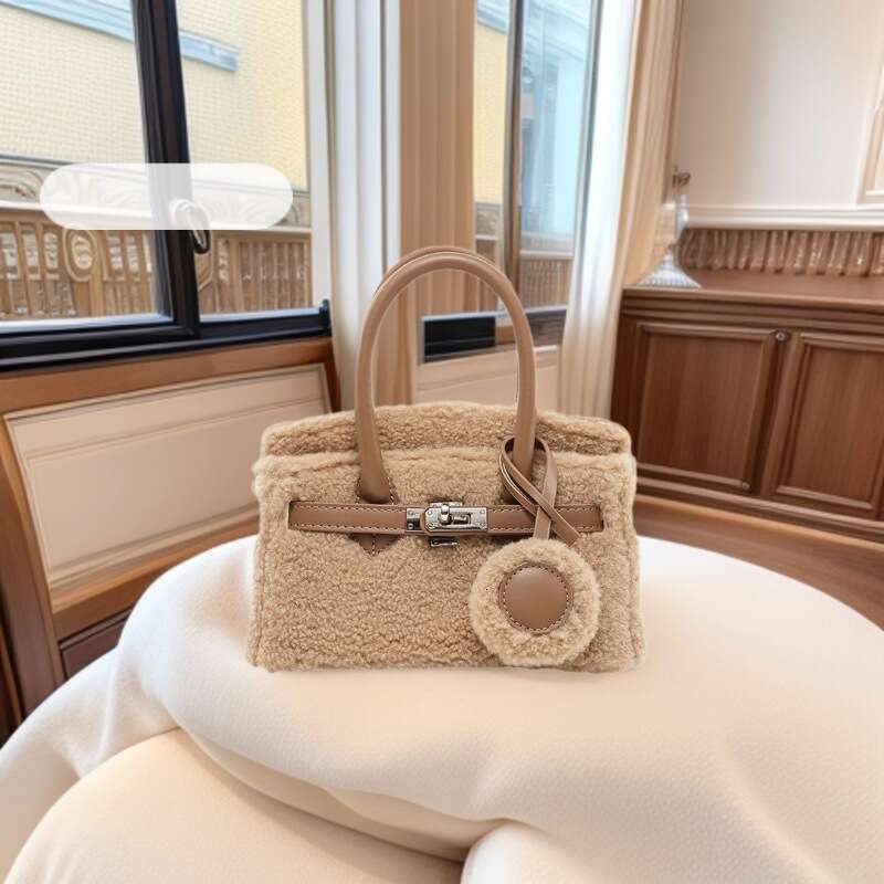 designer 2025 Autumn Winter Furry Crossbody Women's Plush Bag Lamb Wool Single Shoulder Handbag