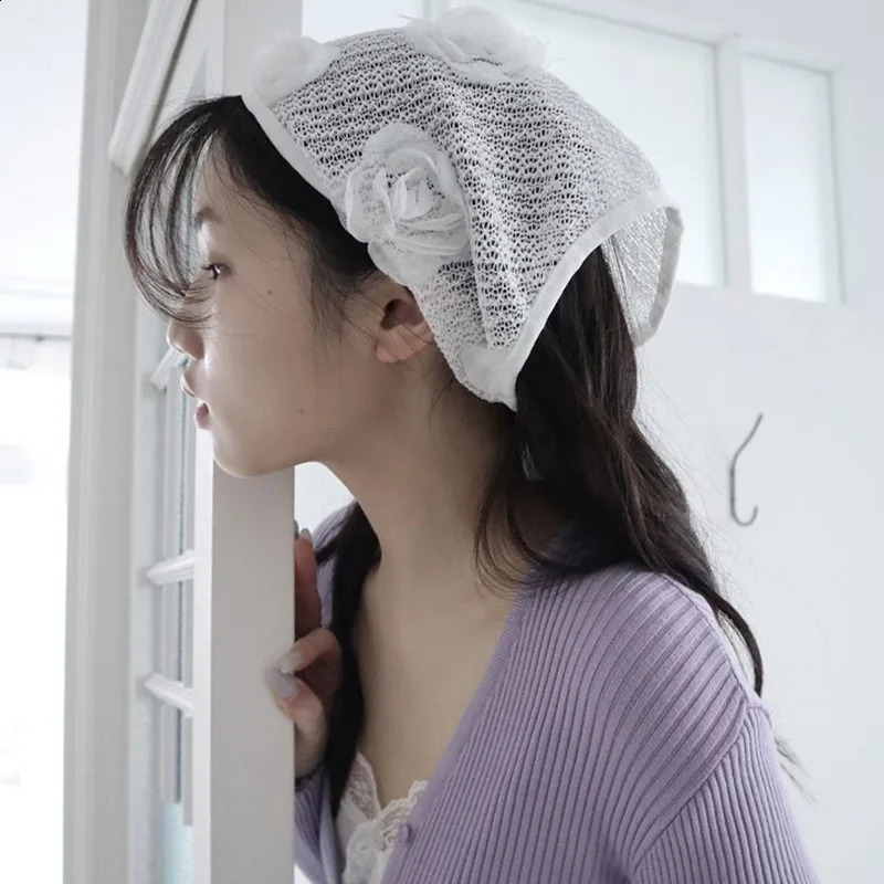 Korean niche 3D rose triangle hair scarf suitable for womens spring and summer travel po version retro literature pullover hat 250423