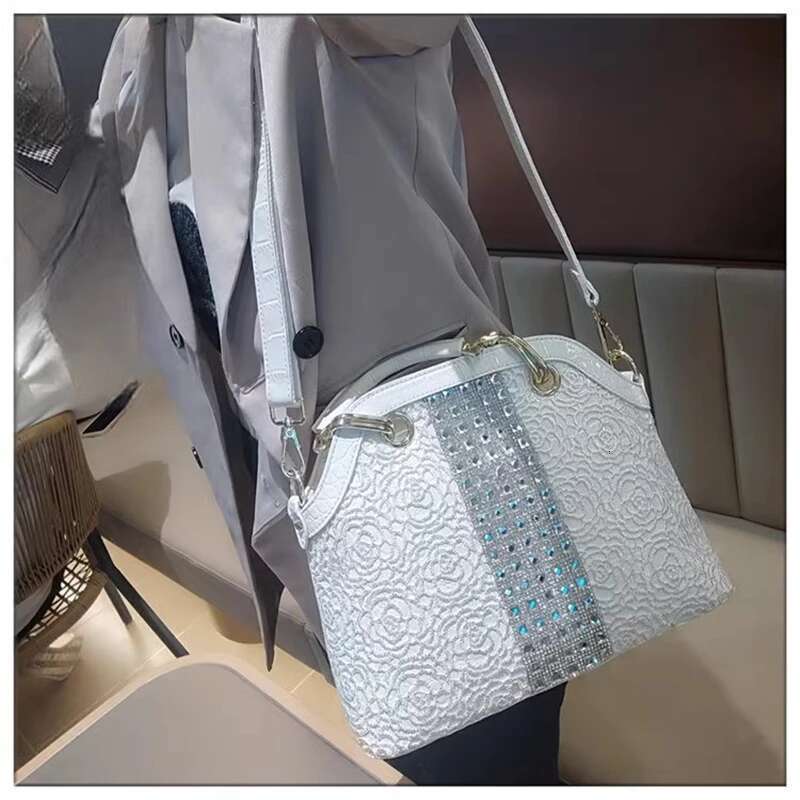 Spring and autumn new lace rhinestone patent leather handbag banquet dress large-capacity one-shoulder cross-body women's bag