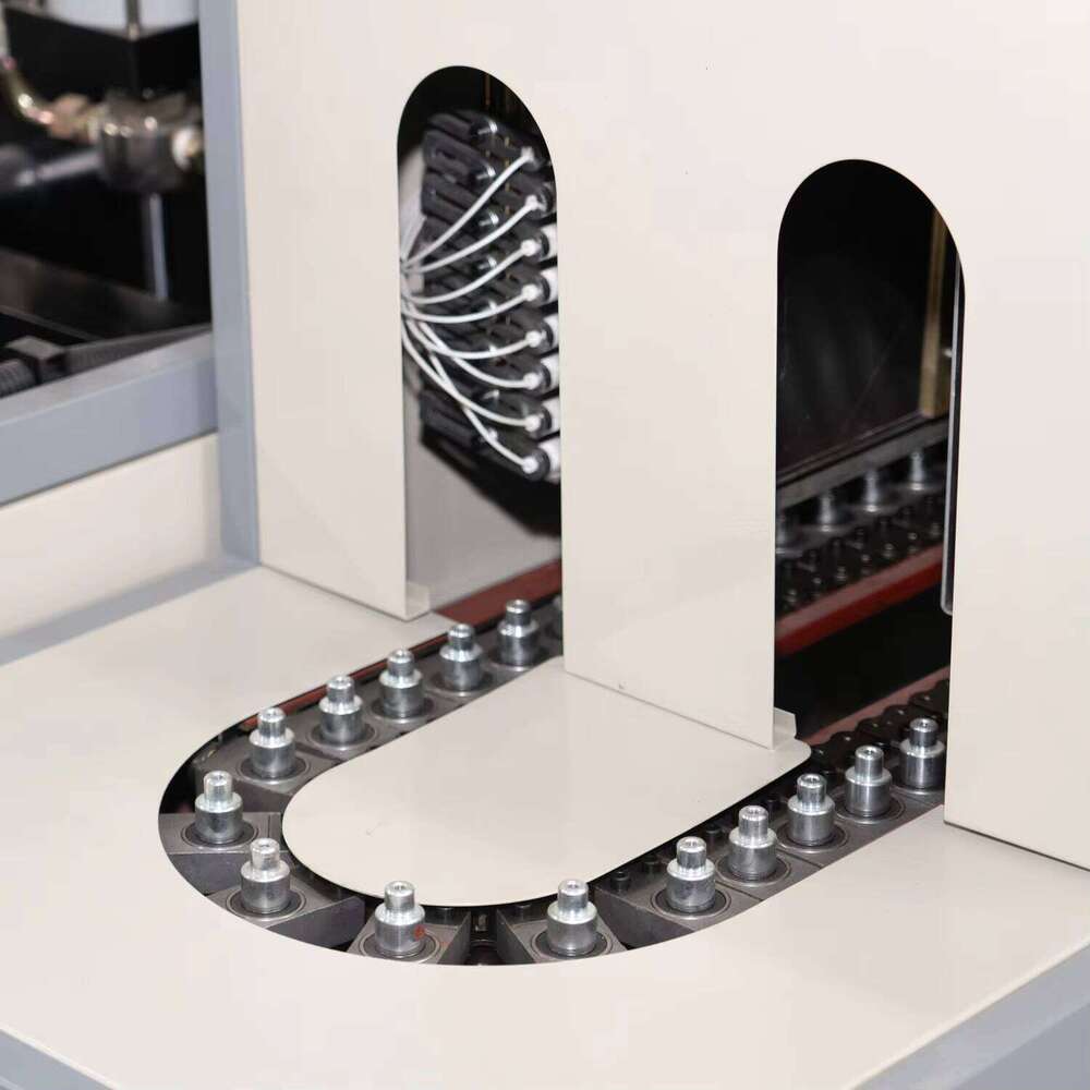 China Semi Automatic 250ml 4 cavity pet bottle blowing machine with low cost