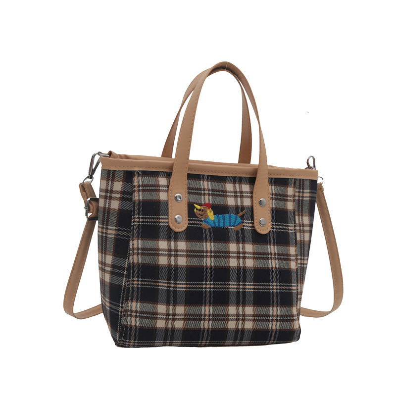 New Free Delivery Designer Shoes By 2025 Fashionable Casual Handbag For Women 2024 New Small Fresh Contrasting Striped Shoulder Bag, Niche Design Cros