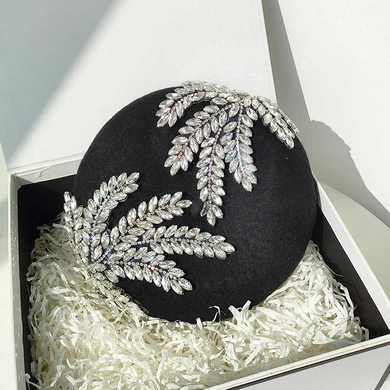High-quality niche design black rhinestone beret Autumn/winter Korean elegant light luxury temperament painter hat J251125