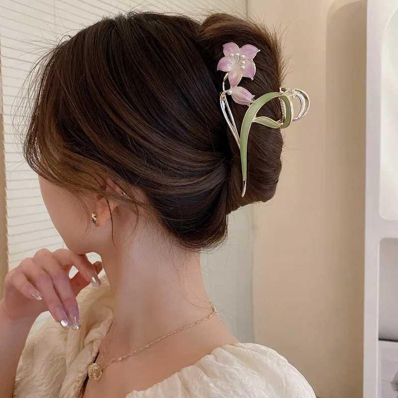 Womens Fashion Metal Flower Hair Claw Elegant Lily Shark Hair Clip Girls Sweet Geometry Ponytail Hair AccessoriesT250425
