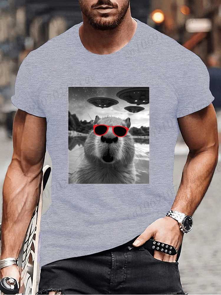 Interesting Shape Capybara Selfie Weird Design Shirt Mens Retro T-shirt Harajuku Y2k Top Mens Fashion T-shirt W250425