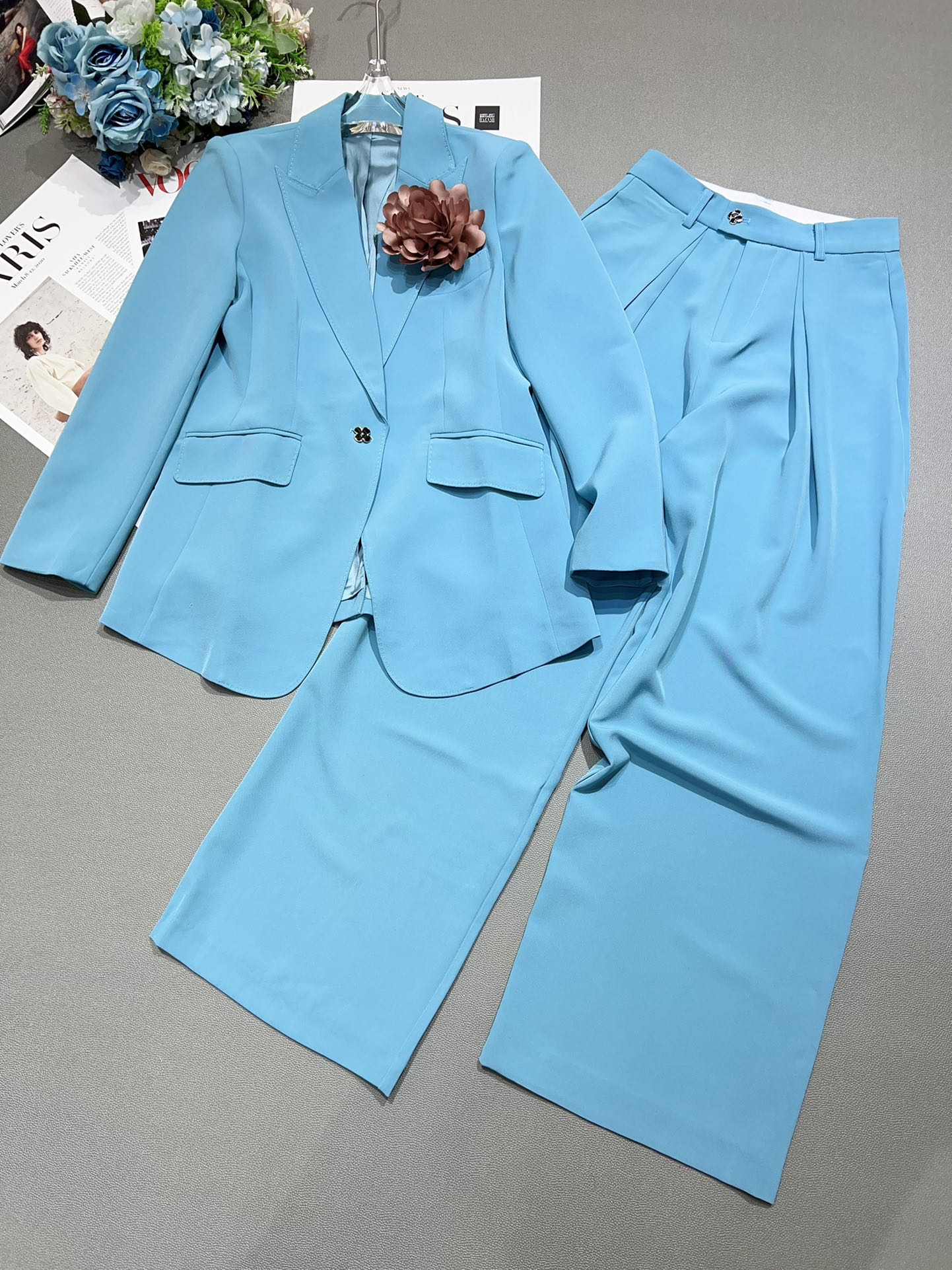 Vogue Paris 2025 Fashion Week Show jacket Customized Fashion Tailored clothing mens and womens Fashion Paris.M63