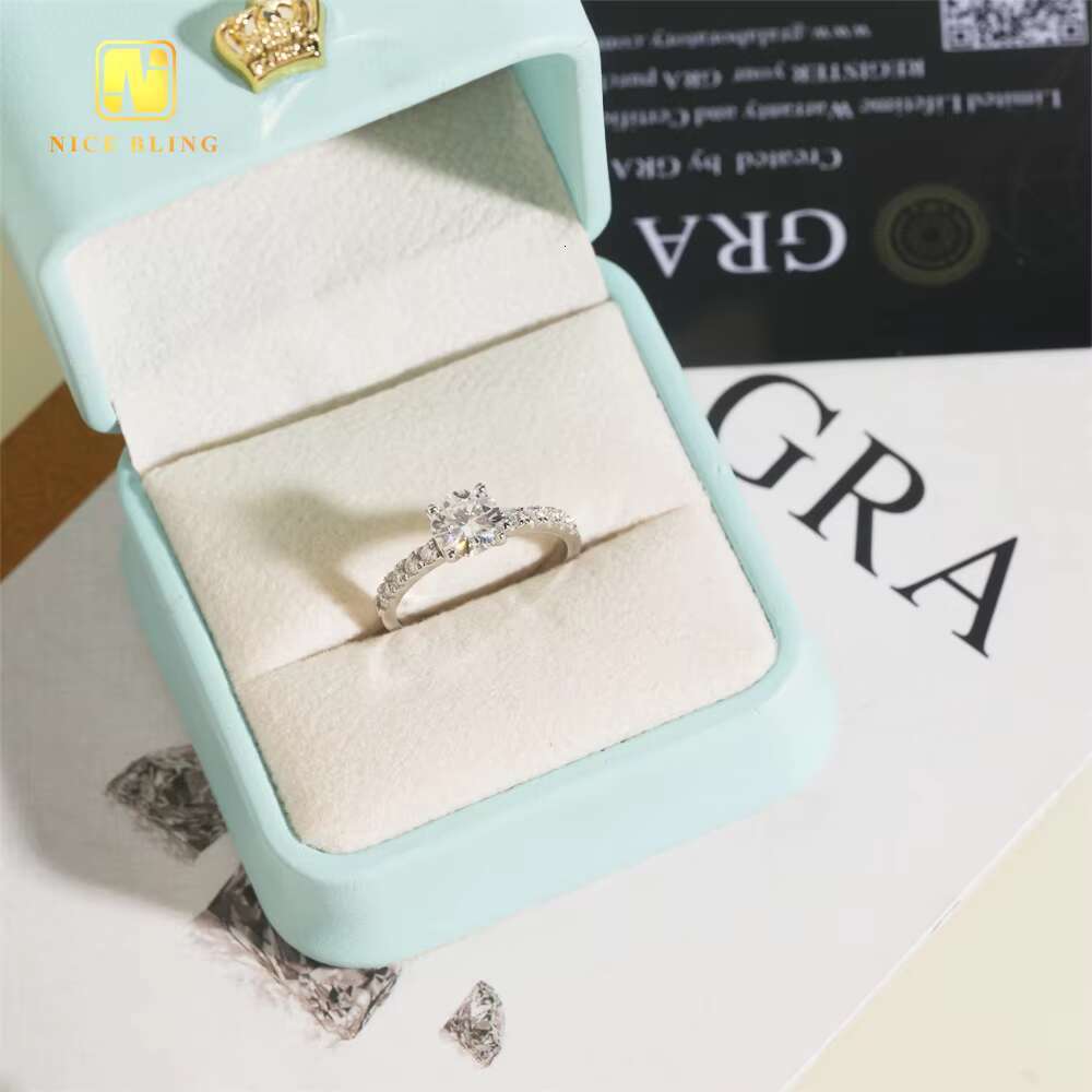 Women Moissanite Jewelry Solid Gold Silver Trendy Moissanite Wedding Ring 4 Claws Round Brilliant Cut Moissanite Wedding Ring