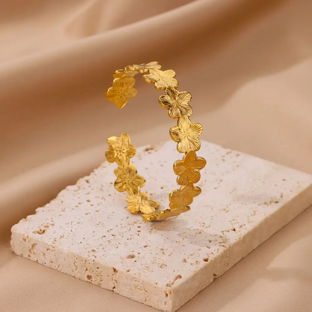 Vintage Flower Cuff Bracelet Womens Gold Stainless Steel Casting Aesthetics Couple Watch Jewelry 250415
