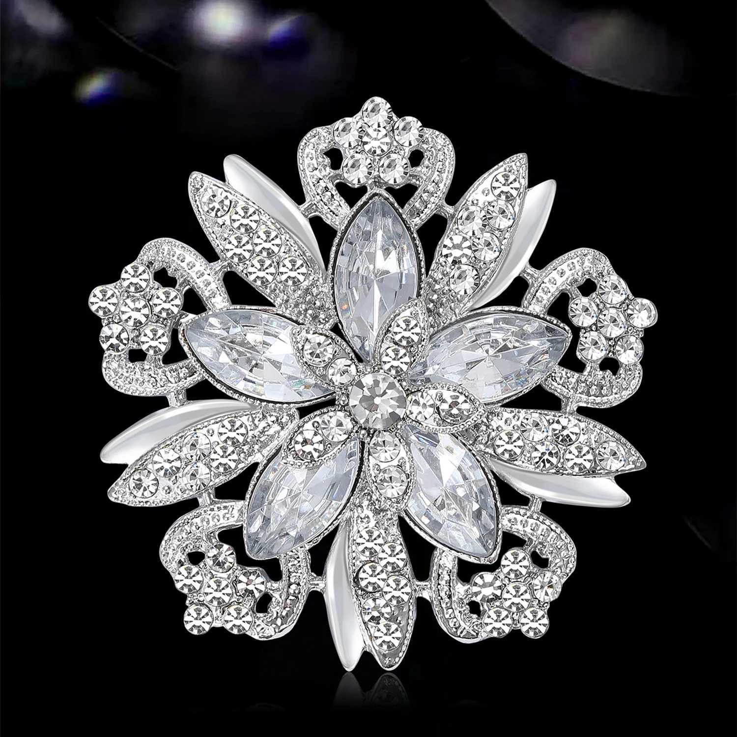 Luxurious Crystal Glass Flower Brooches for Women Creative Rhinestone Pins Event Party Backpack Decoration Clothes Accessories J251125
