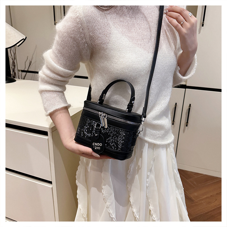 New Free Delivery Designer Shoes By 2025 High End Box Handbag With Women's Western Style Trendy Glitter Splicing Single Shoulder Versatile Crossb