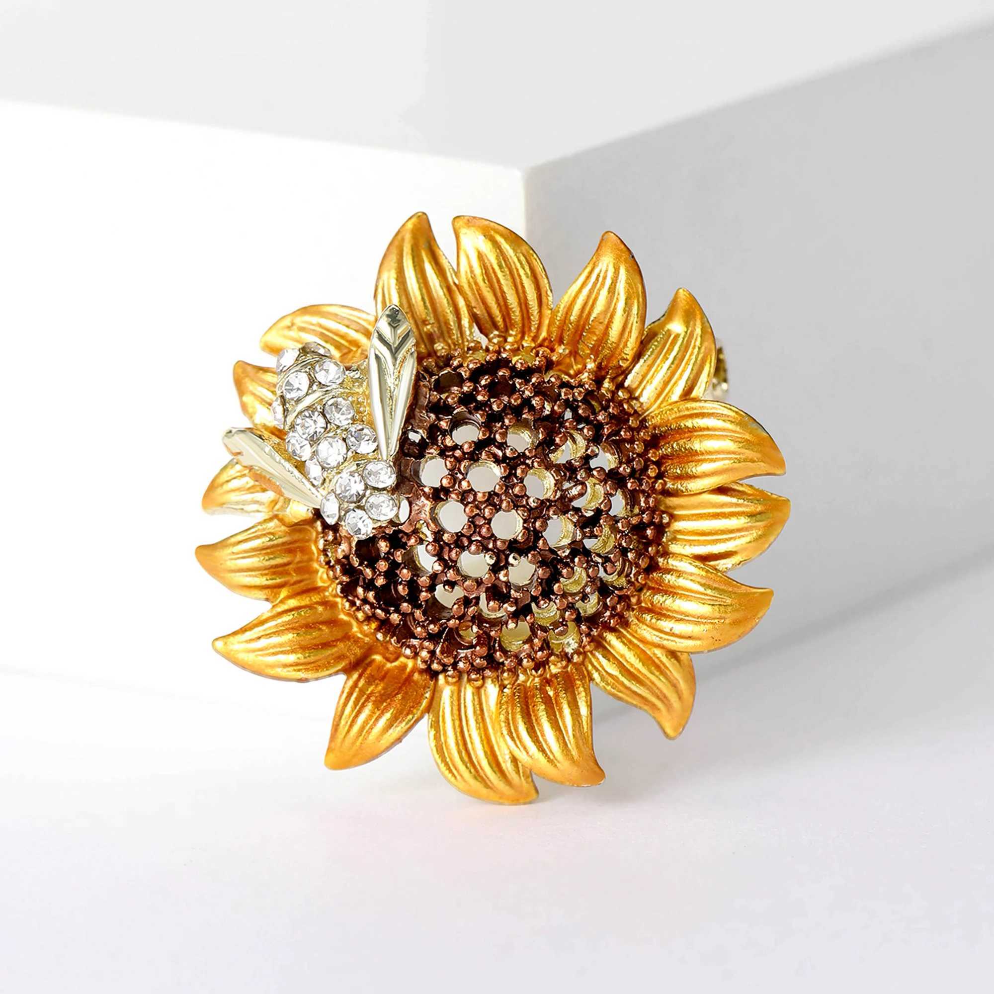 Rhinestone Bee Sunflower Brooches for Women Unisex Insect Plant Pins Office Party Friend Funny Luxury Gifts Jewelry Accessories J251125