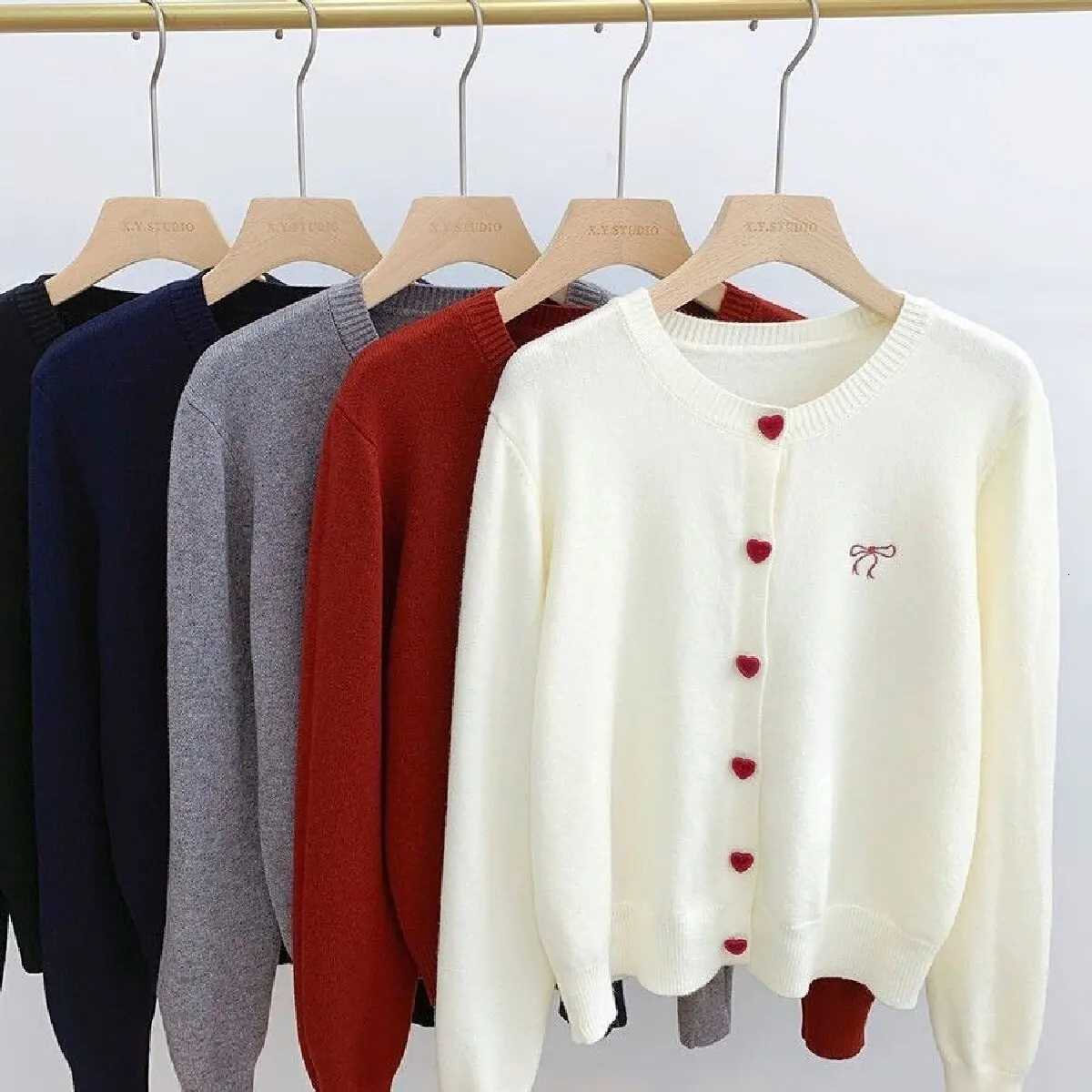 Korean style long sleeved knitted sweater for women in Spring and Autumn 2025 new Korean version round neck sweater jacketT251125