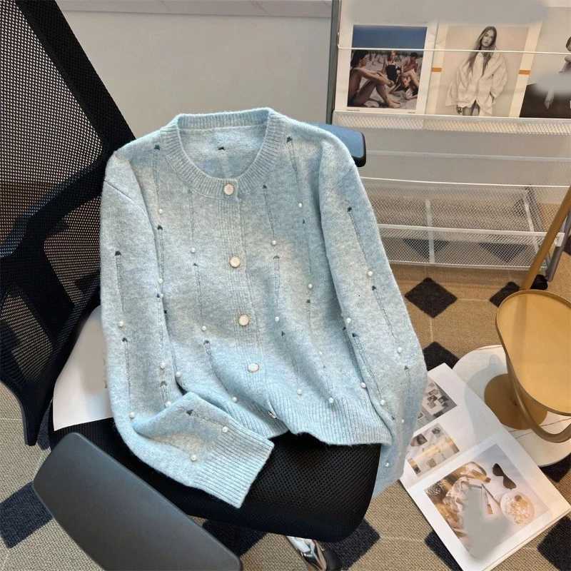 Autumn and winter new a retro style and a design sense Pearl hollow knitted sweater cardigan jacket women topT251125