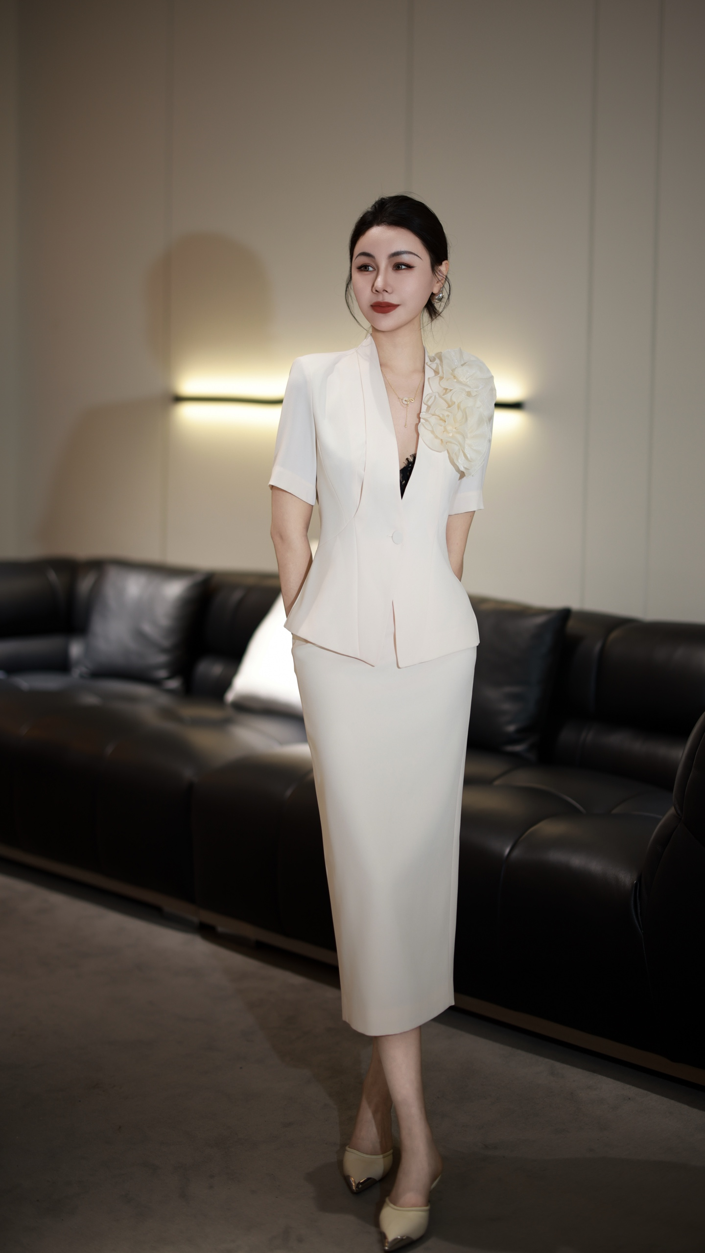 Vogue Paris 2025 Fashion Week Show jacket Customized Fashion Tailored clothing mens and womens Fashion Paris.M42
